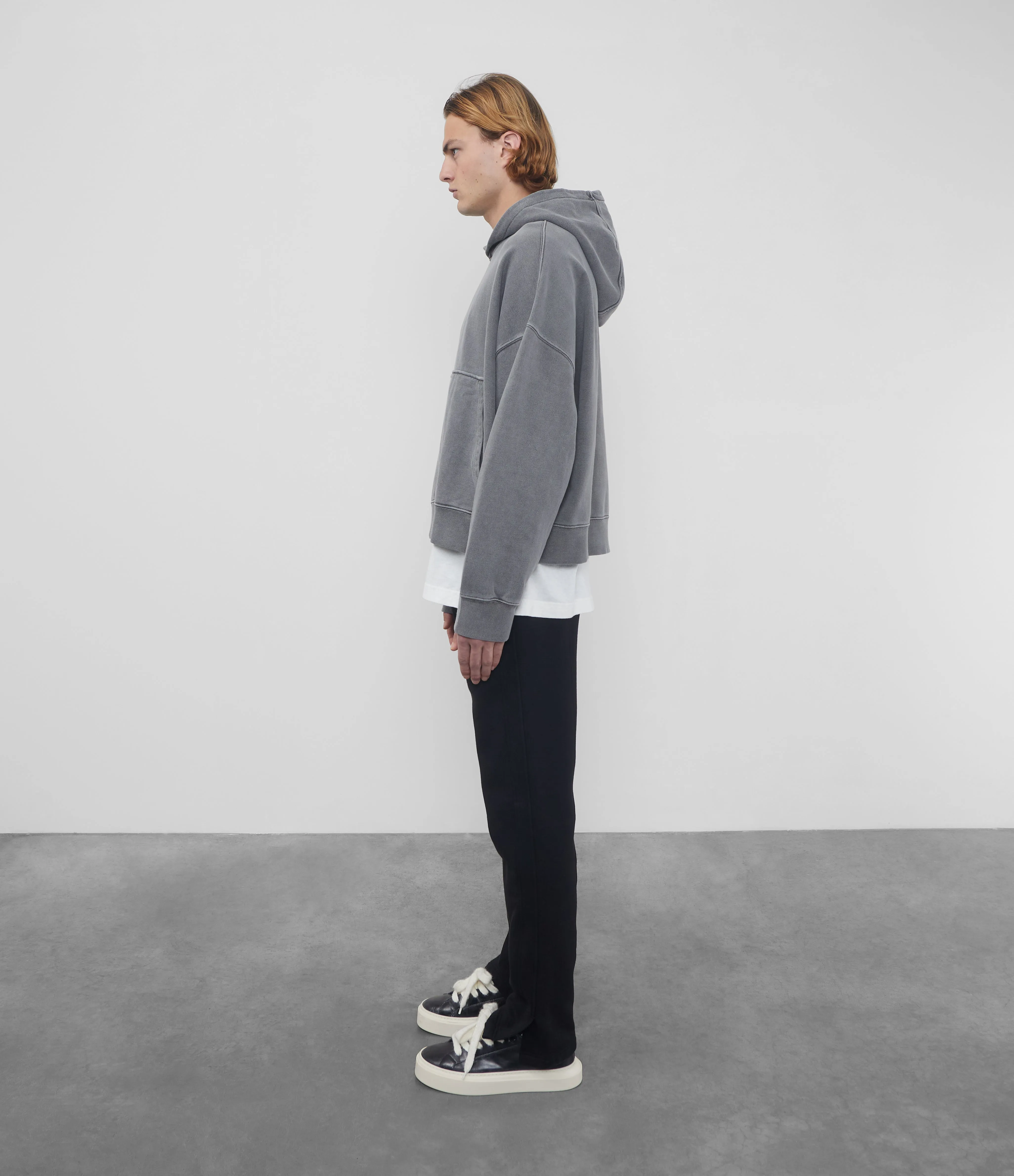 HEAVYWEIGHT CROPPED HOODIE